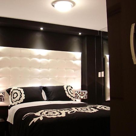 טרוחיו Hostal Media Luna מראה חיצוני תמונה