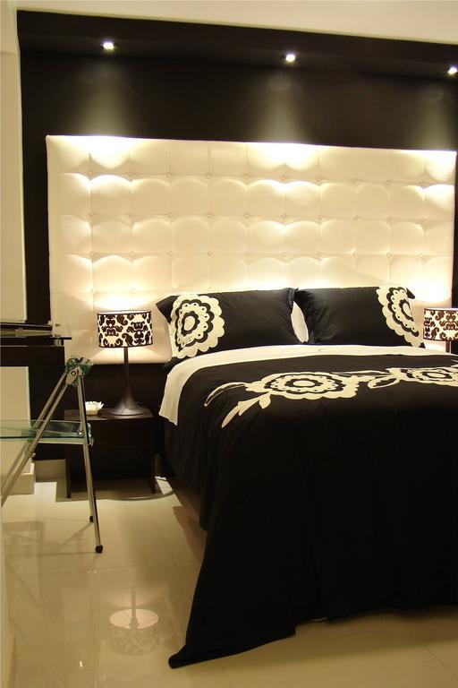 טרוחיו Hostal Media Luna מראה חיצוני תמונה