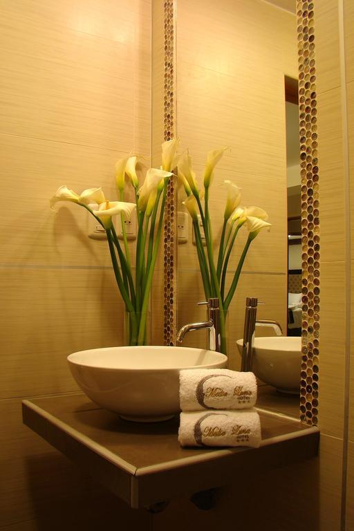 טרוחיו Hostal Media Luna מראה חיצוני תמונה