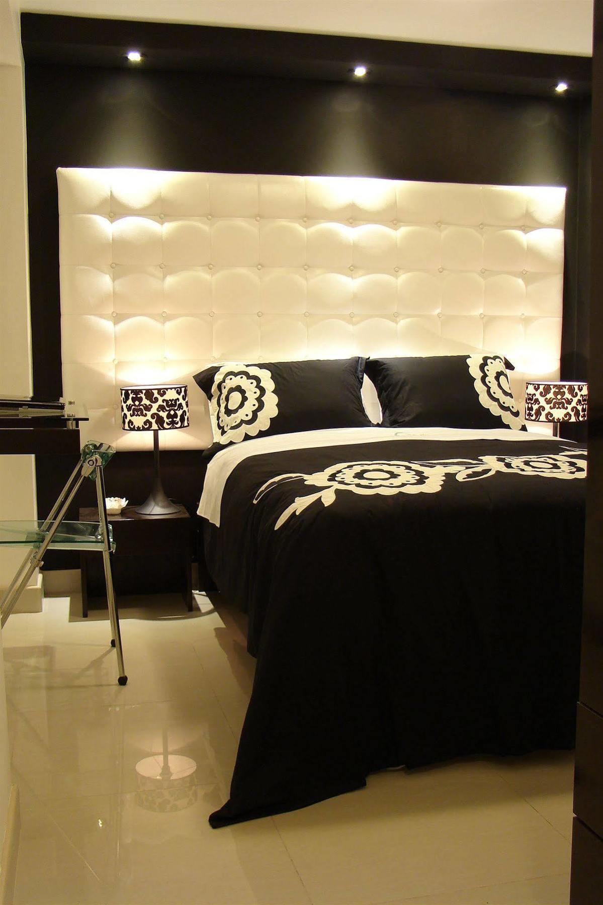 טרוחיו Hostal Media Luna מראה חיצוני תמונה
