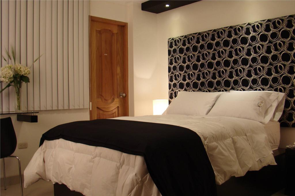 טרוחיו Hostal Media Luna מראה חיצוני תמונה