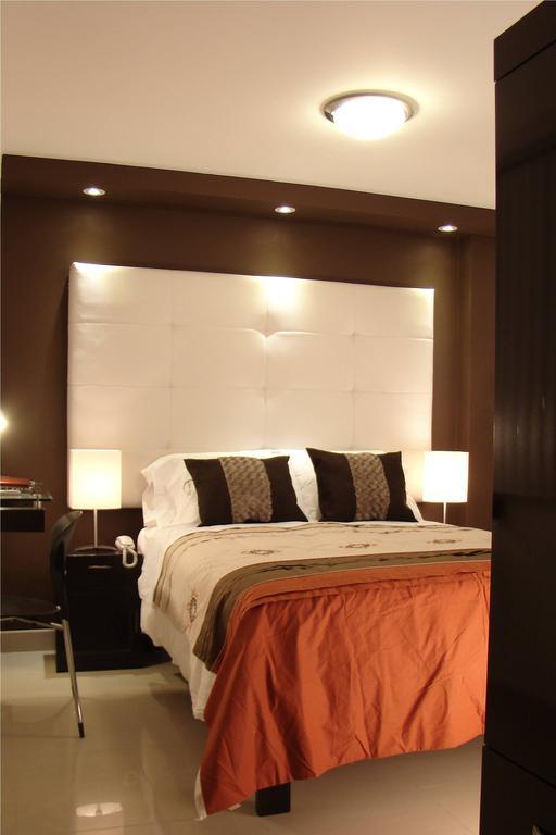 טרוחיו Hostal Media Luna מראה חיצוני תמונה