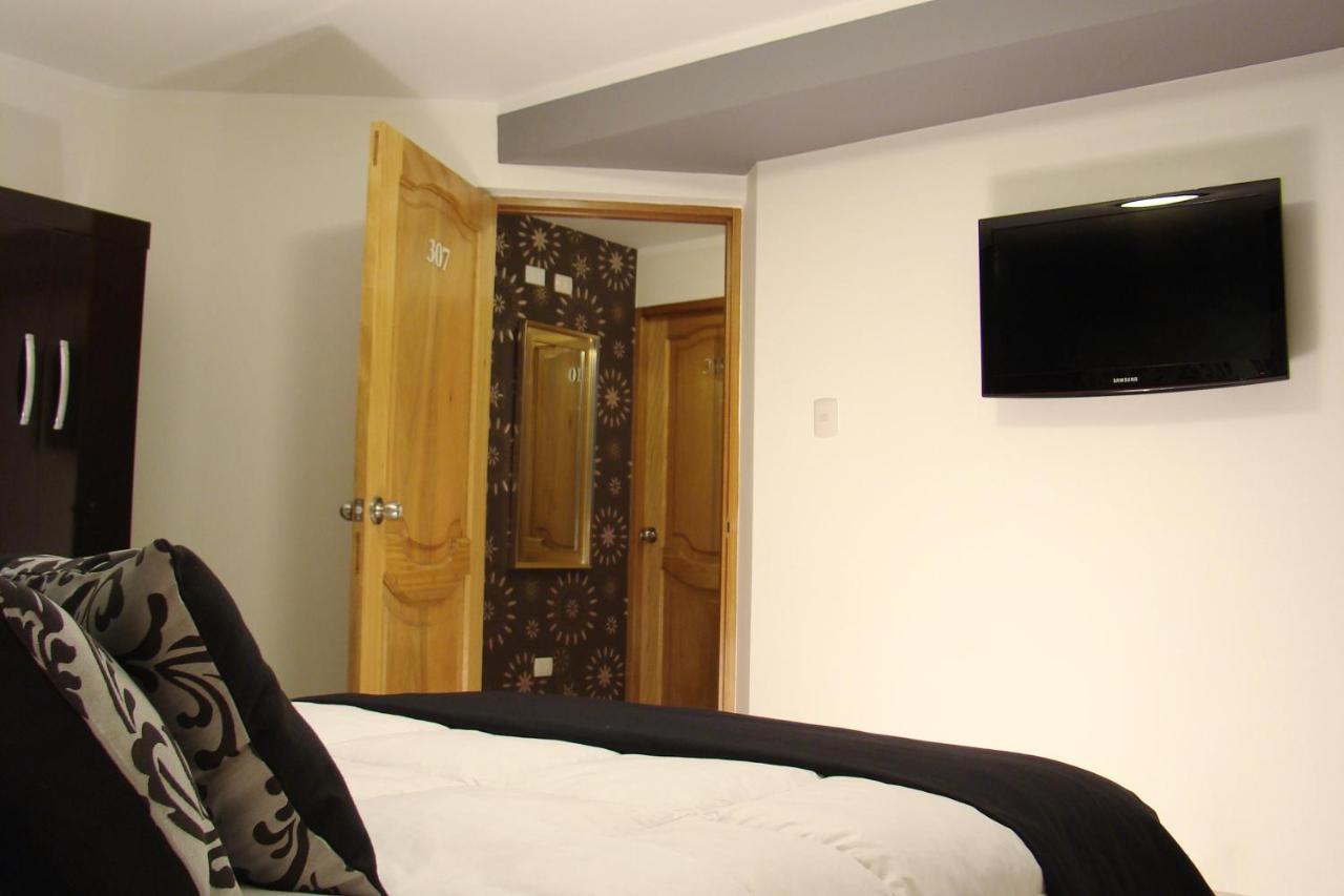 טרוחיו Hostal Media Luna מראה חיצוני תמונה